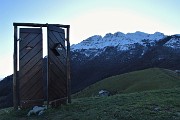 93 Alla 'Porta del Pallio' con vista in Resegone